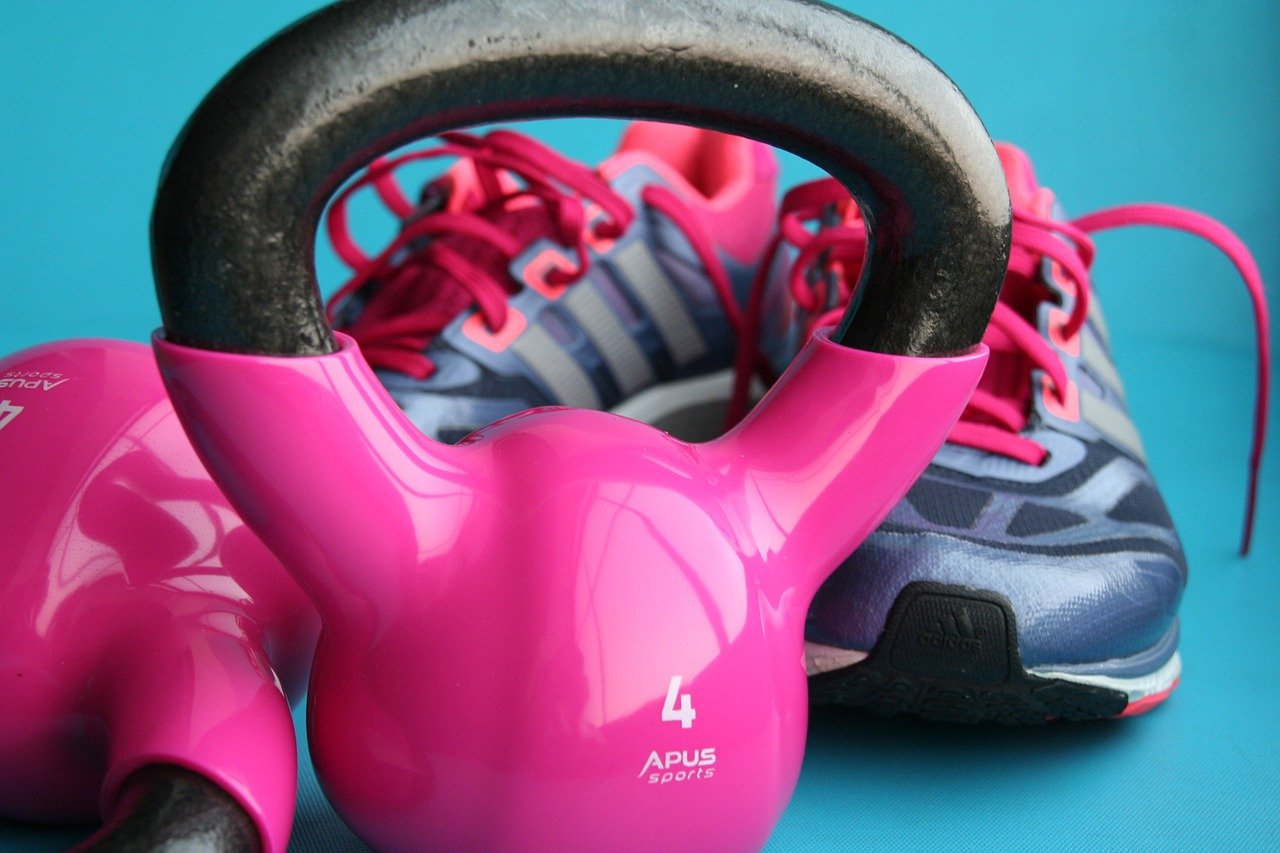 Trening na stepperze w domu dla kobiet: Jak wzmocnić mięśnie nóg, spalić kalorie i poprawić kondycję serca bez wychodzenia z domu