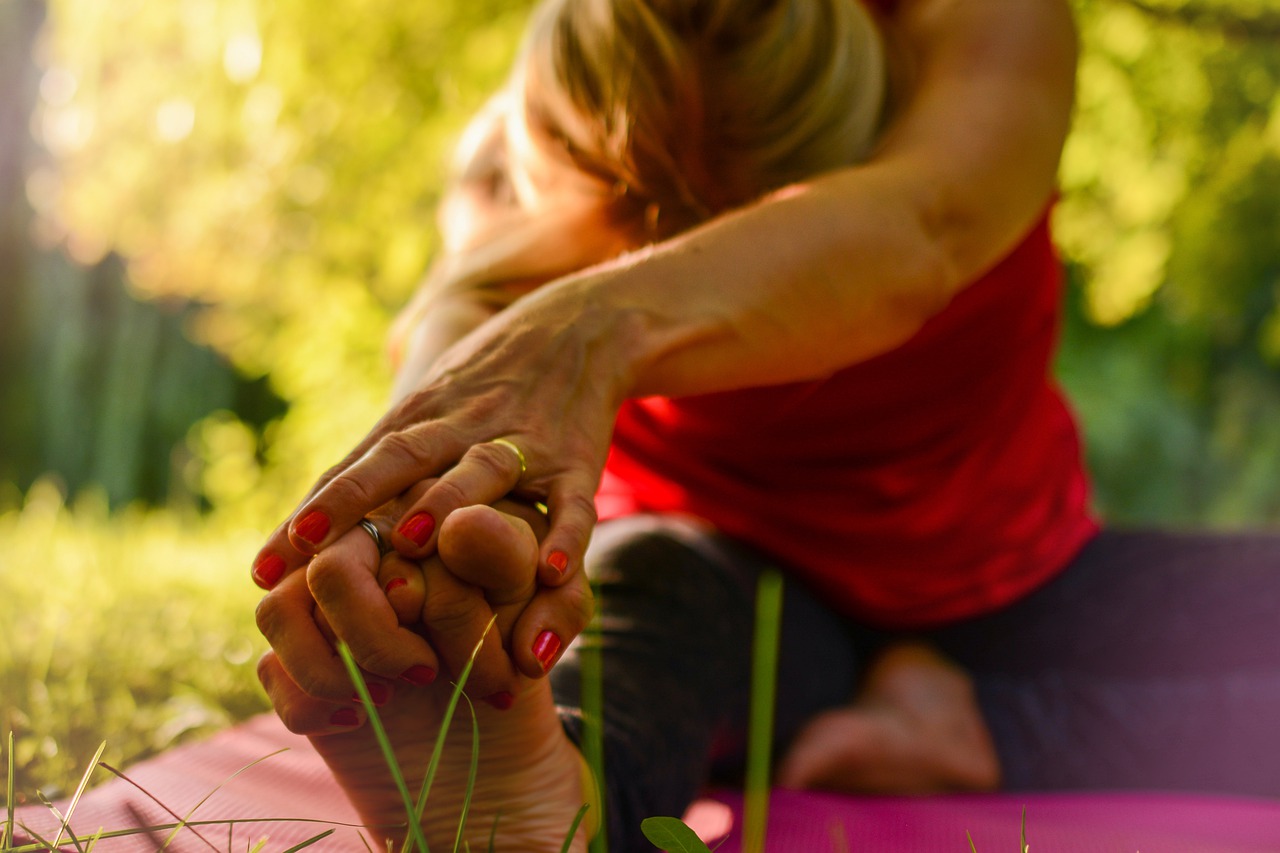 Jak ćwiczyć kalistenikę dla kobiet: Zbuduj siłę i elastyczność korzystając z własnej masy ciała